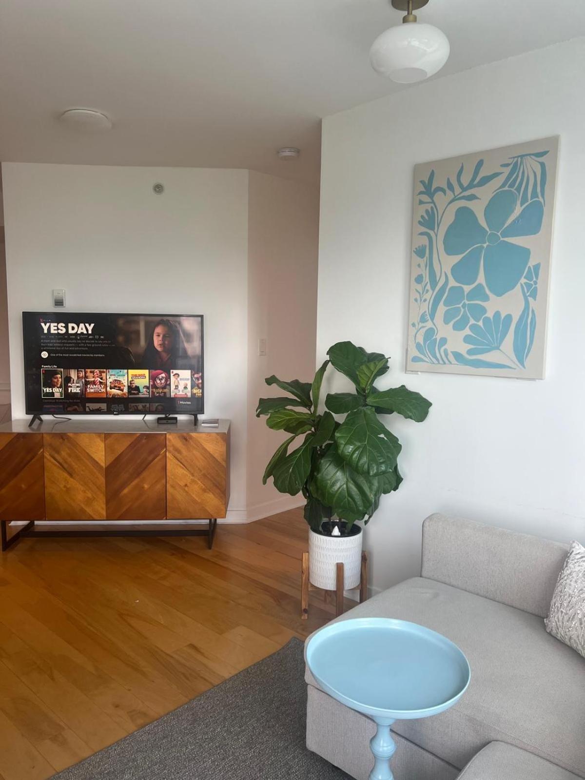 Lovely One-Bedroom Apartment With Pool, Hot Tub, And Gym In The Heart Of Downtown, Skytrain 3Min Away Ванкувър Екстериор снимка