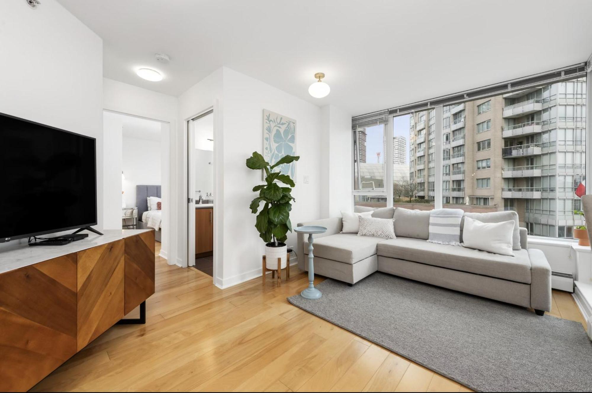 Lovely One-Bedroom Apartment With Pool, Hot Tub, And Gym In The Heart Of Downtown, Skytrain 3Min Away Ванкувър Екстериор снимка