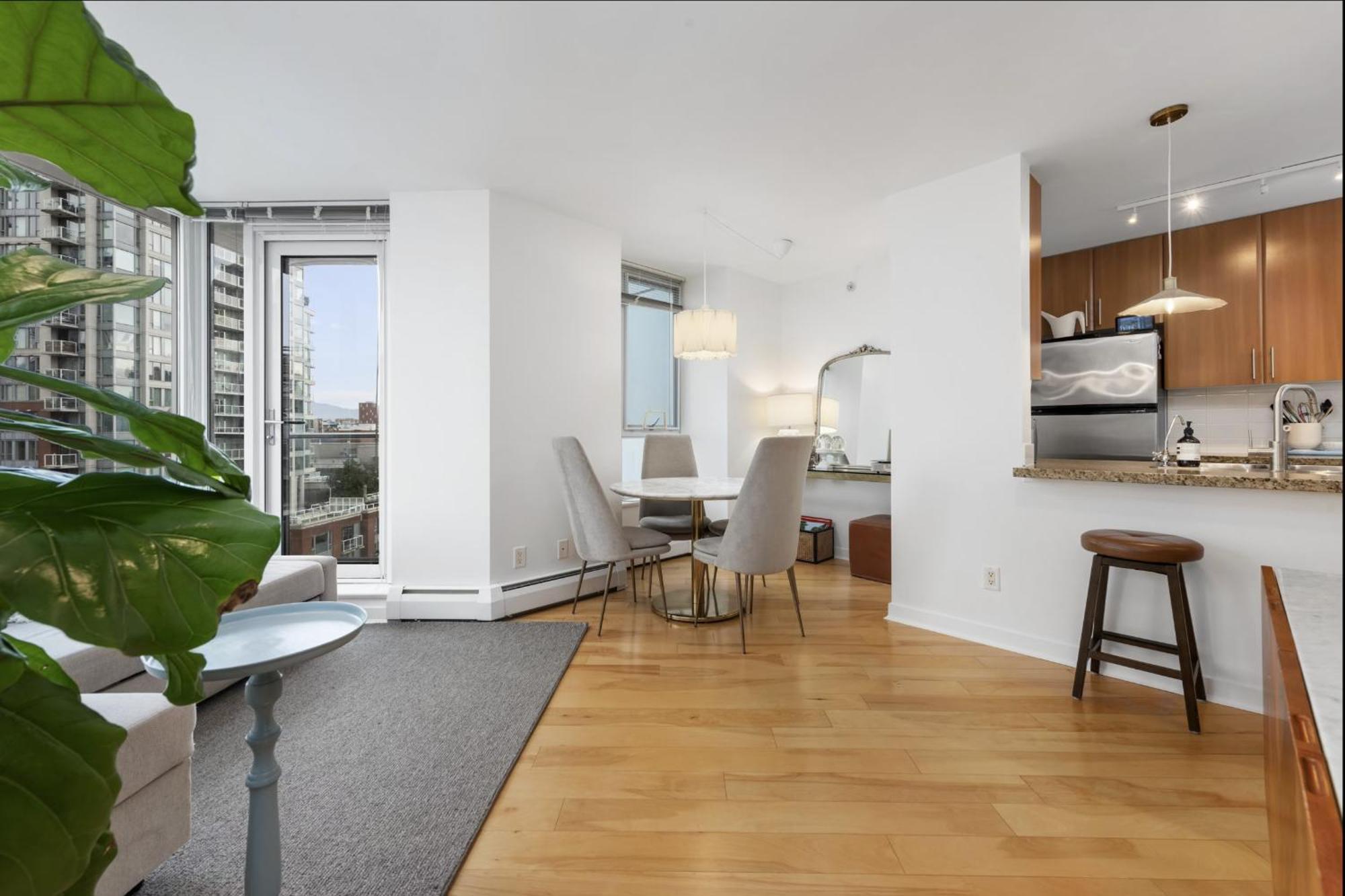 Lovely One-Bedroom Apartment With Pool, Hot Tub, And Gym In The Heart Of Downtown, Skytrain 3Min Away Ванкувър Екстериор снимка